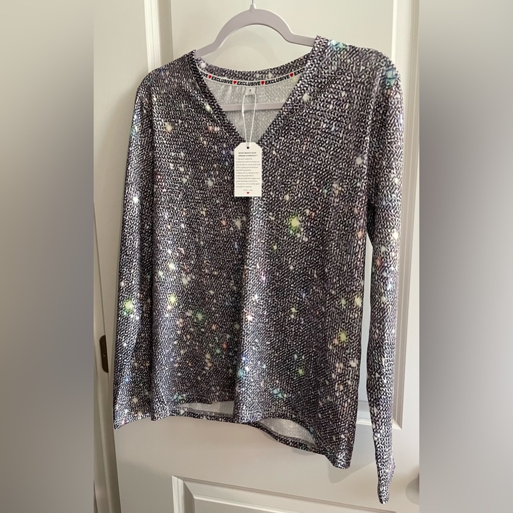Made with Heart ❤️ Brand V-neck Long Sleeve Top - NWT